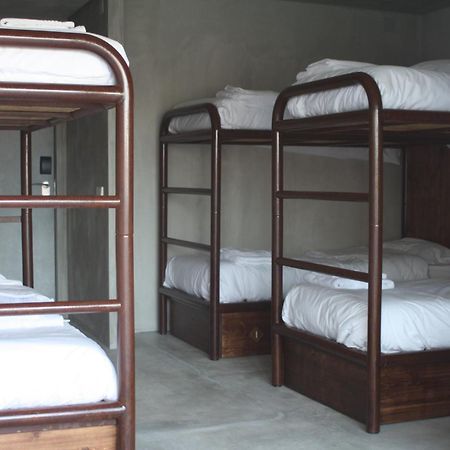 N1 Hostel Apartments And Suites Santarém Pokoj fotografie