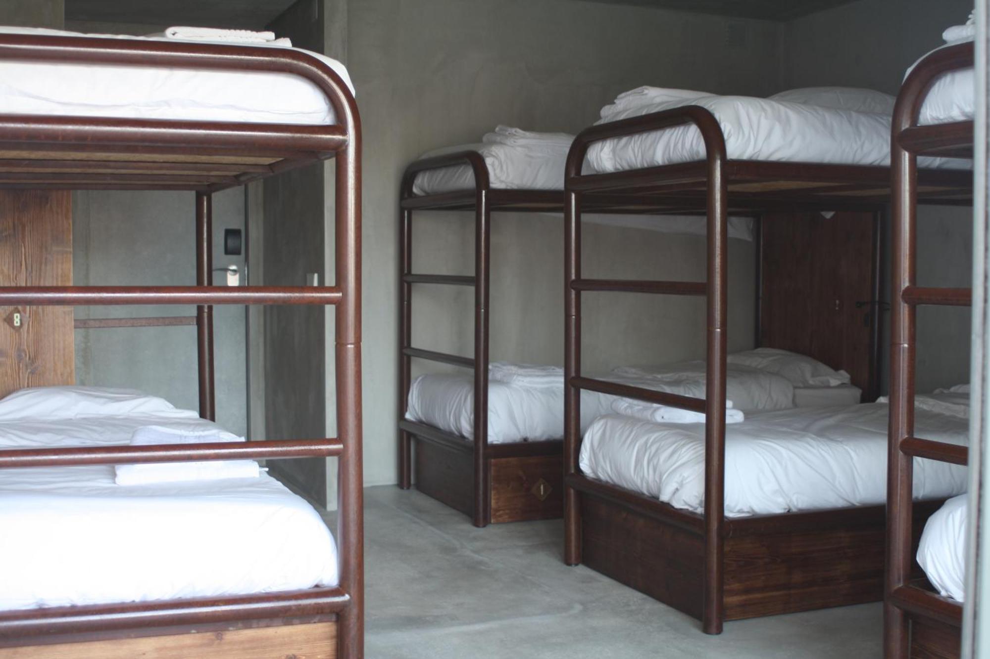 N1 Hostel Apartments And Suites Santarém Pokoj fotografie