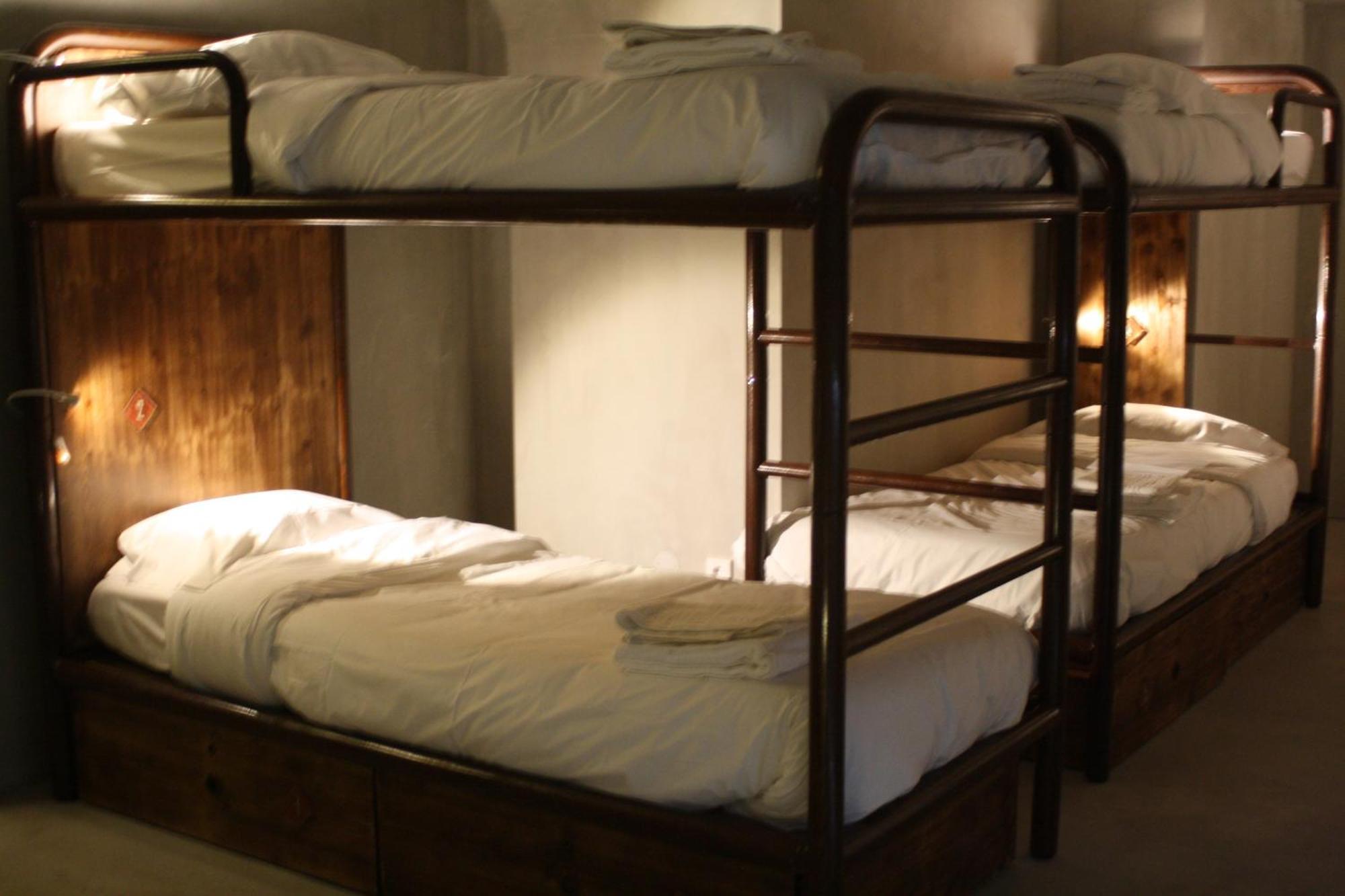 N1 Hostel Apartments And Suites Santarém Pokoj fotografie