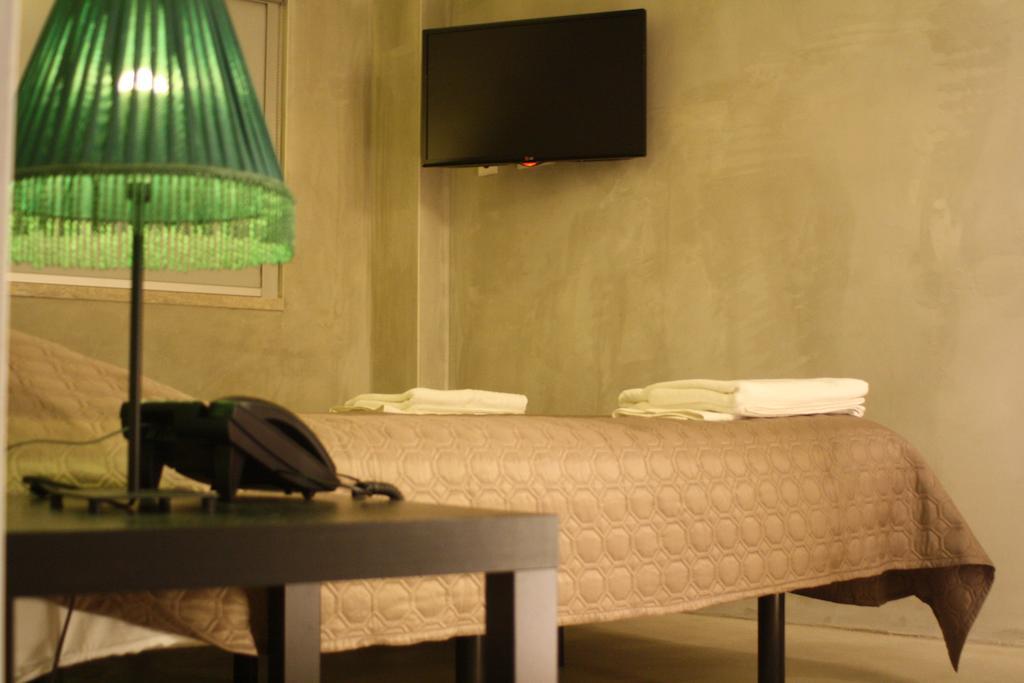 N1 Hostel Apartments And Suites Santarém Pokoj fotografie