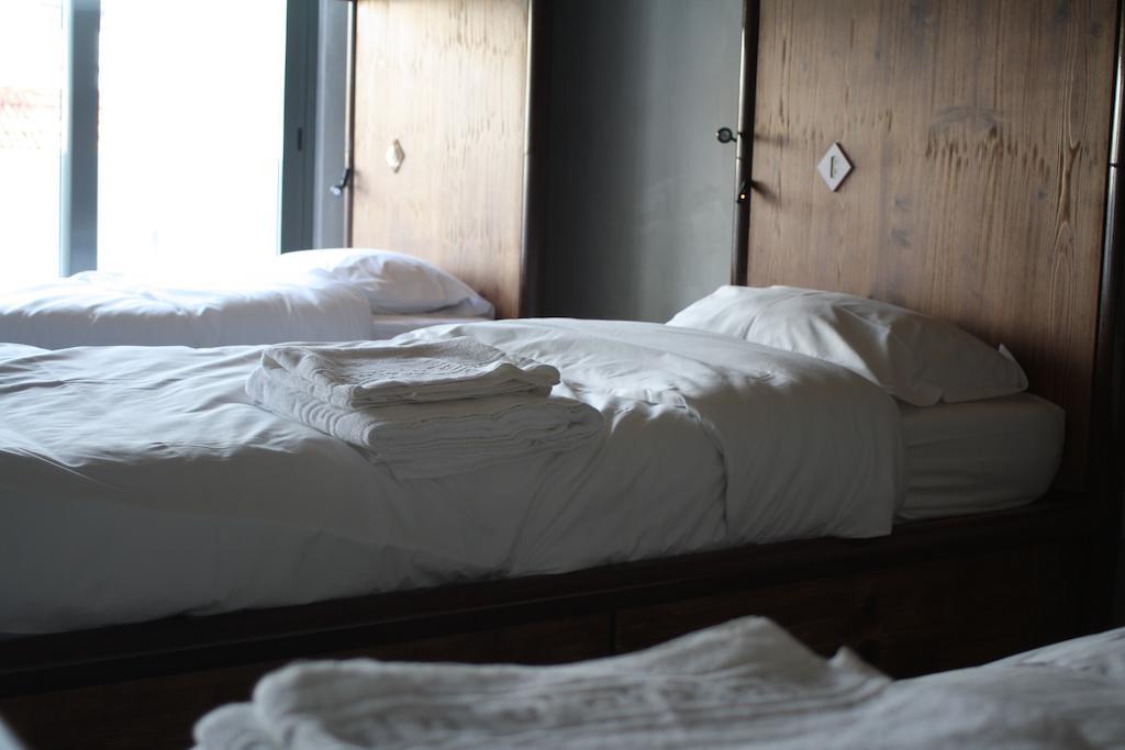 N1 Hostel Apartments And Suites Santarém Pokoj fotografie
