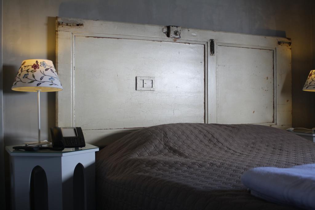 N1 Hostel Apartments And Suites Santarém Pokoj fotografie